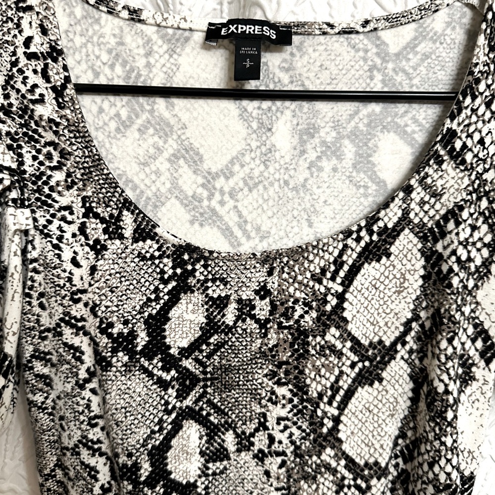 Express Bodysuit - Picture 5 of 6